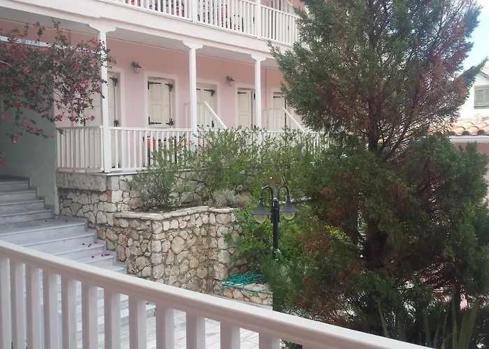 Ionis 2* Áyios Nikítas